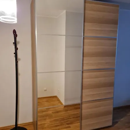 Spacious In Center 아파트 *