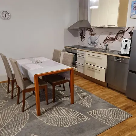 아파트 Spacious In Center